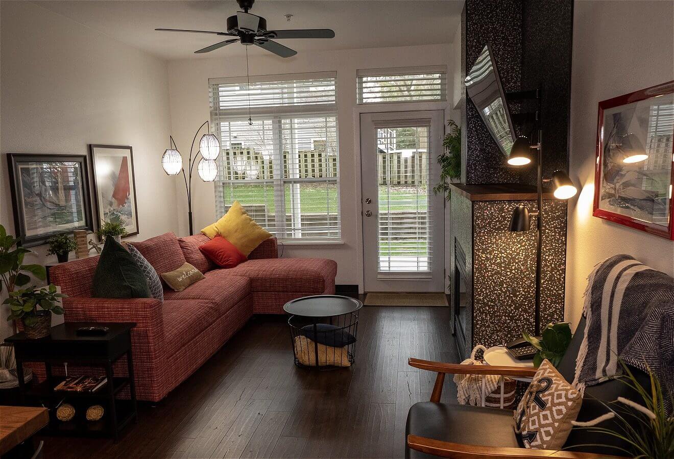 One Bedroom – King Standard - Image 1