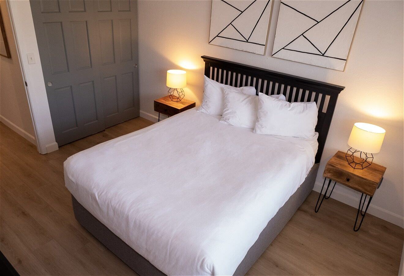 One Bedroom – Queen Standard - Image 1